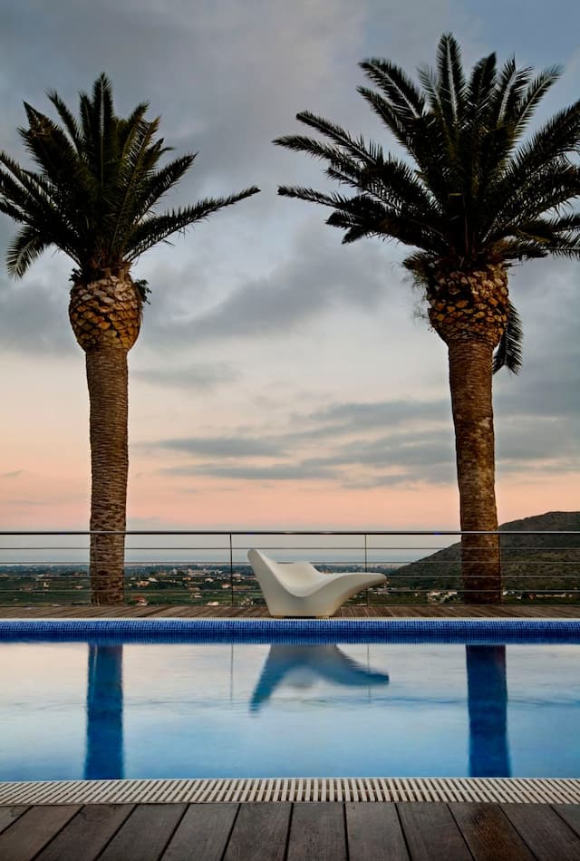 Luxusvilla mit Blick auf Golfplatz La Sella in Dénia zu verkaufen.