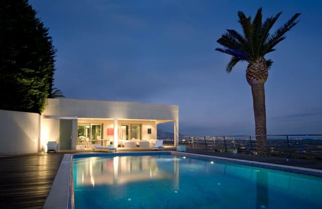 Luxury villa with golf views for sale in Dénia.