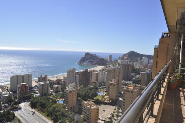 Luksusowy apartament z widokiem na morze w Benidormie, Alicante.