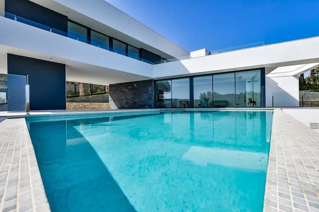 Moderne Designer-Villa mit Talblick an der Costa Blanca.