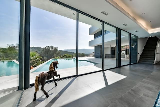 Villa de design moderne avec des vues sur la vallée dans la Costa Blanca.