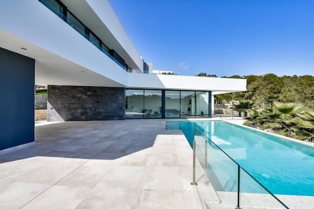 Villa de design moderne avec des vues sur la vallée dans la Costa Blanca.