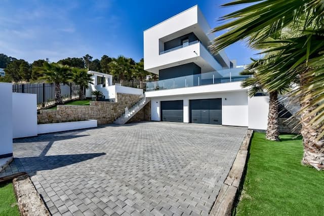 Moderne Designer-Villa mit Talblick an der Costa Blanca.
