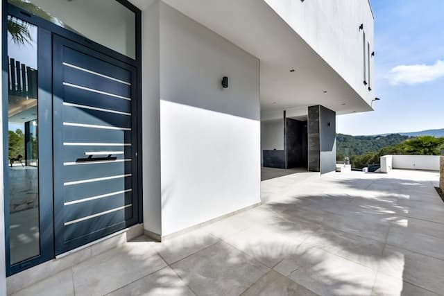 Moderne Designer-Villa mit Talblick an der Costa Blanca.