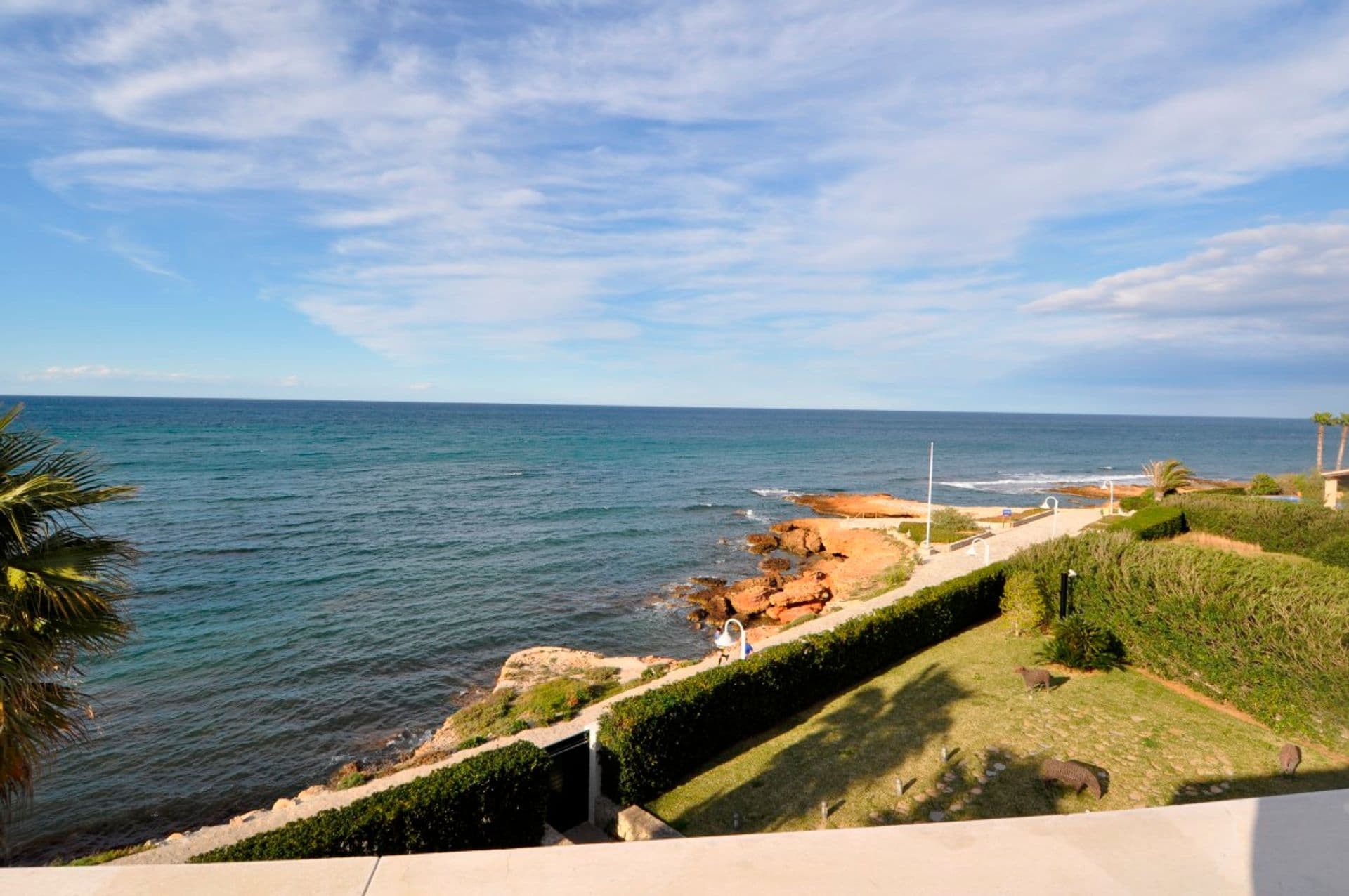 Villa mit modernem Design und einer exquisiten Aussicht auf das Meer in Dénia.