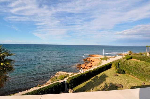 Villa mit modernem Design und einer exquisiten Aussicht auf das Meer in Dénia.