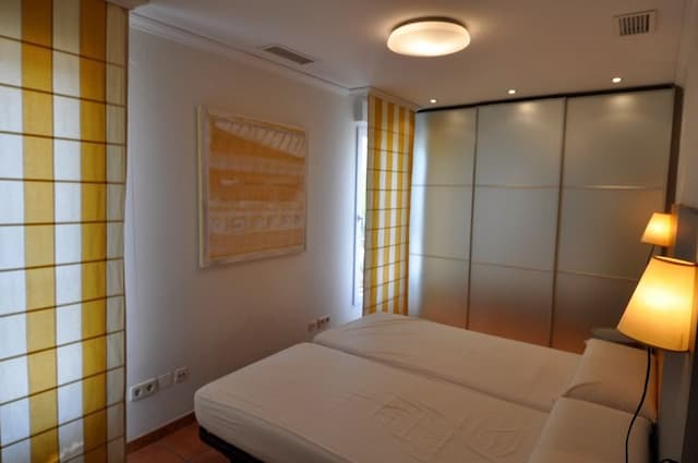 Przestronny apartament w pierwszej linii brzegowej plaży w Oliva.