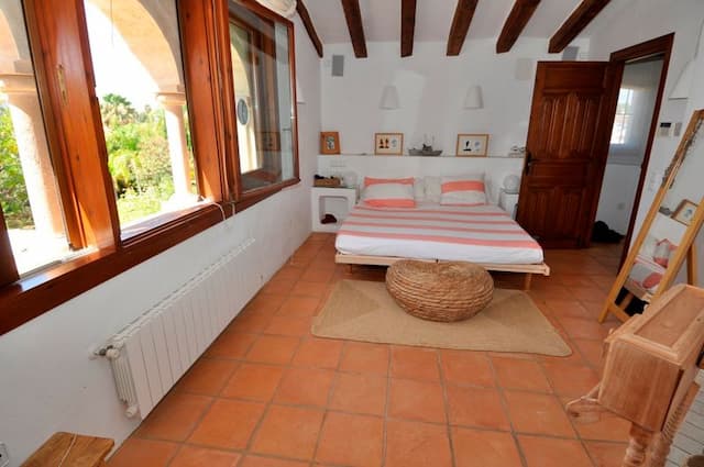 Rustic villa, excellently placed in relation to the centre of Jávea.