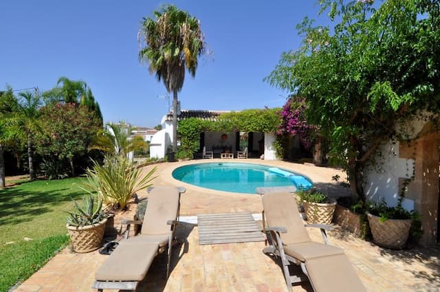Rustic villa, excellently placed in relation to the centre of Jávea.