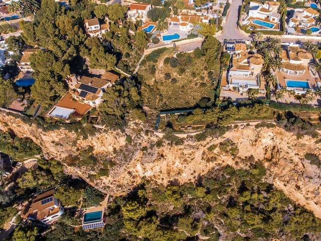 Weitläufiges Grundstück mit herrlicher Aussicht in privilegierter Lage in Xàbia.