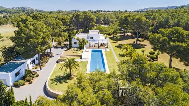 Espectacular propiedad de estilo moderno en Jávea.