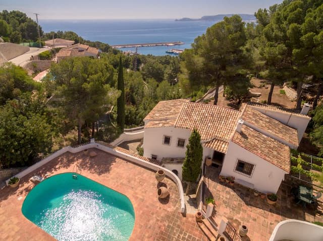 Villa con vistas al mar en Cuesta San Antonio, Jávea.