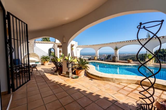 Mediterrane Villa mit Pool in Monte Pego zu verkaufen.