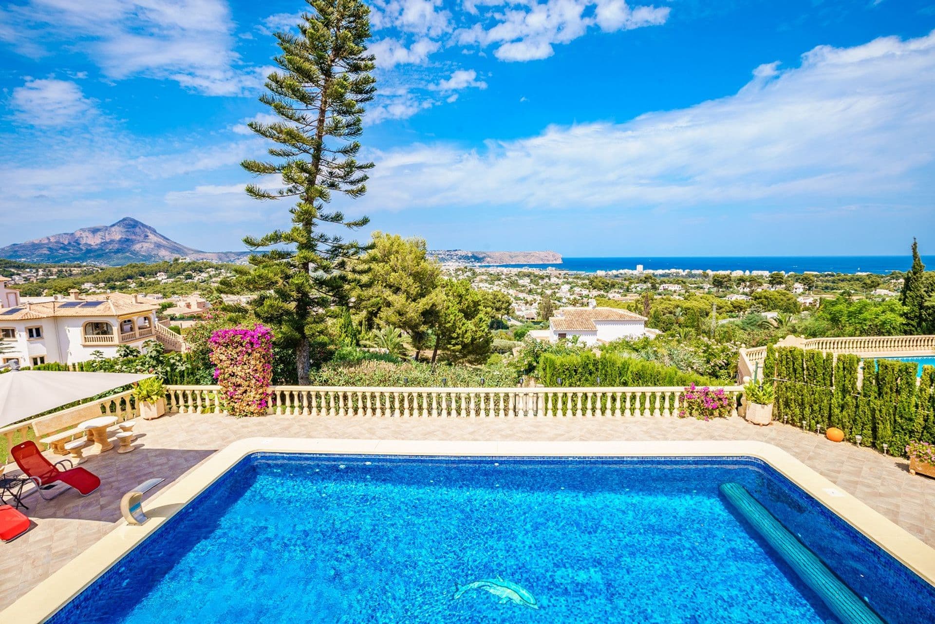 Villa with sea views and the entire valley for sale in Javea.