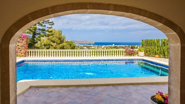 Villa avec vue sur la mer et toute la vallée à vendre à Javea.