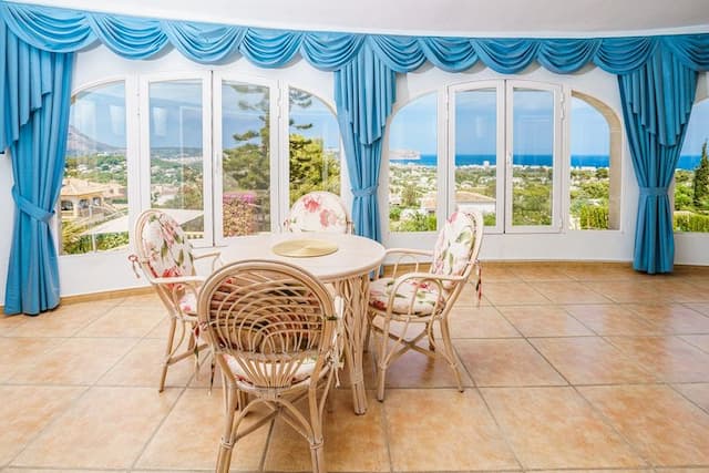 Villa z widokami morskimi i całą doliną na sprzedaż w Javei.