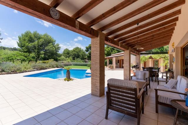 Villa con zonas de terraza y gran piscina en La Plana, Jávea.