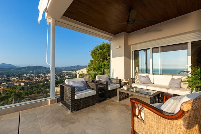Elegant Mediterranean style willa położona na szczycie zatoki Javea