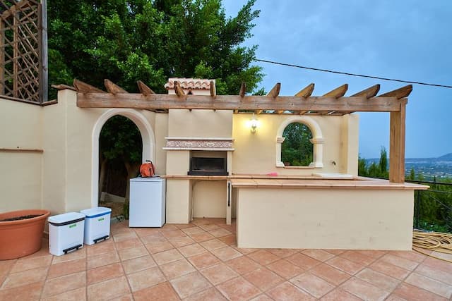 Spacieuse villa orientée sud avec vue sur la vallée dans la zone du Montgo supérieur, Jávea.