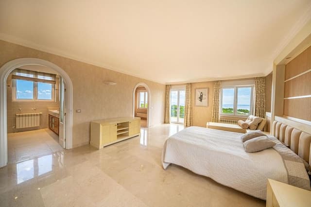Schöne Villa mit mediterranem Stil und Meerblick auf Mallorca.