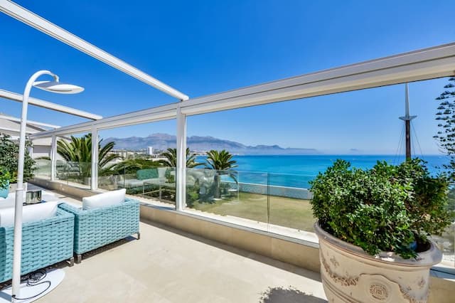 Villa zum Verkauf vor dem Meer, in der Playa del Albir.