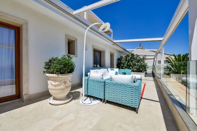 Villa en venta en primera linea de mar, ubicada en la Playa del Albir.