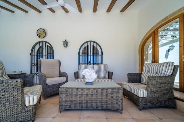 Villa located in the Montgó, south facing, with large garden and privacy.