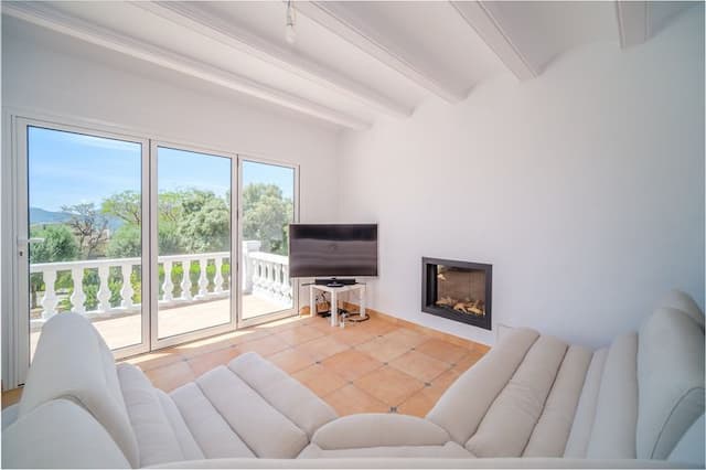 Villa located in the Montgó, south facing, with large garden and privacy.