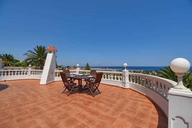 Villa en Montgó - Denia con espectaculares vistas al mar y al puerto.