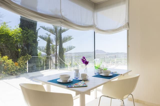 Villa im modernen Baustil mit Panoramablick über die gesamte Bucht von Javea.