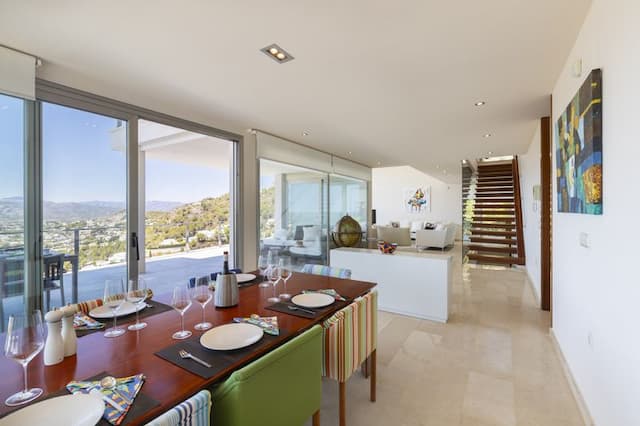 Villa im modernen Baustil mit Panoramablick über die gesamte Bucht von Javea.