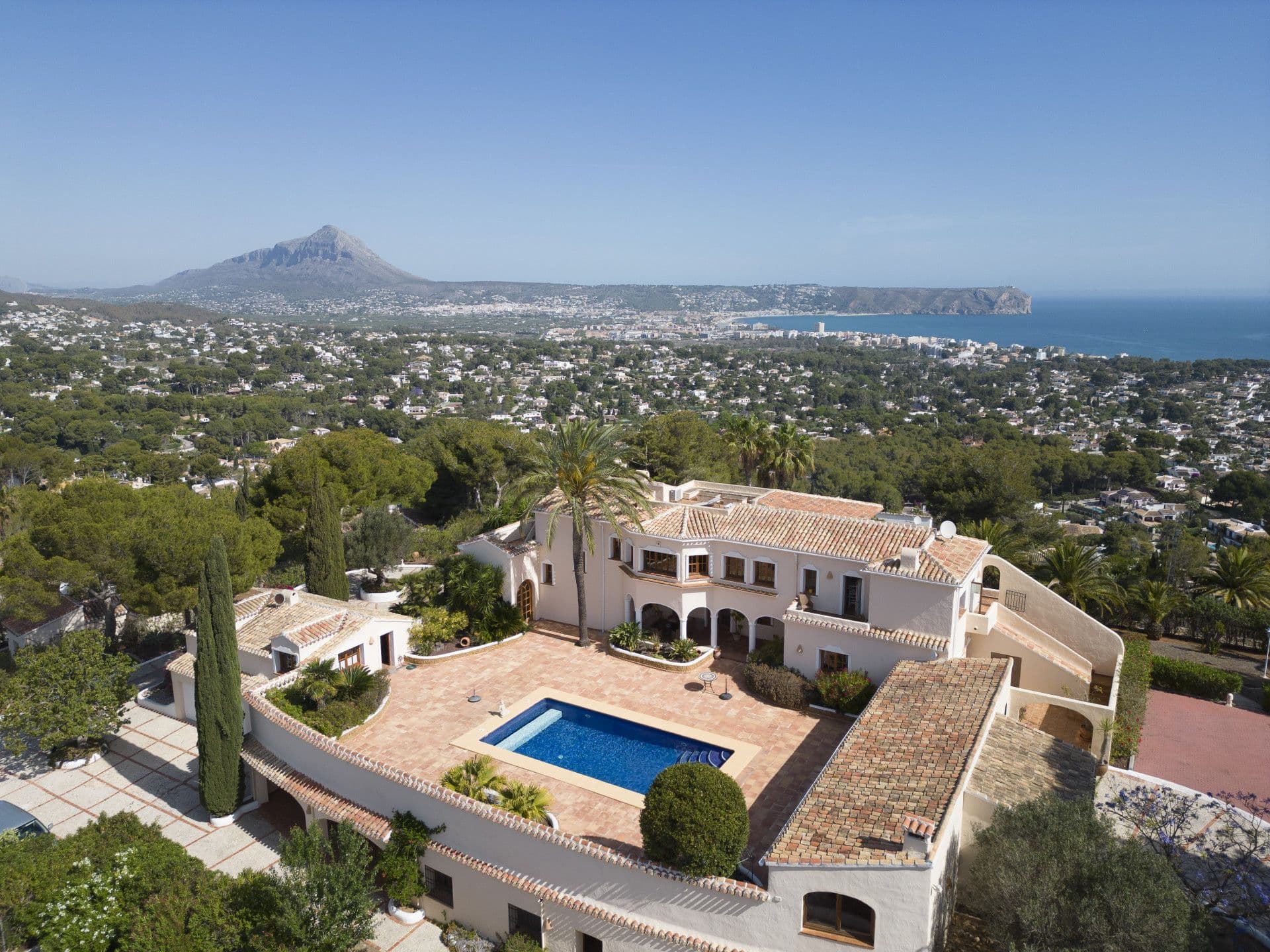 Außergewöhnliches Anwesen mit herrlichem Blick auf das Meer, das Tal und den Berg in Javea (Alicante)