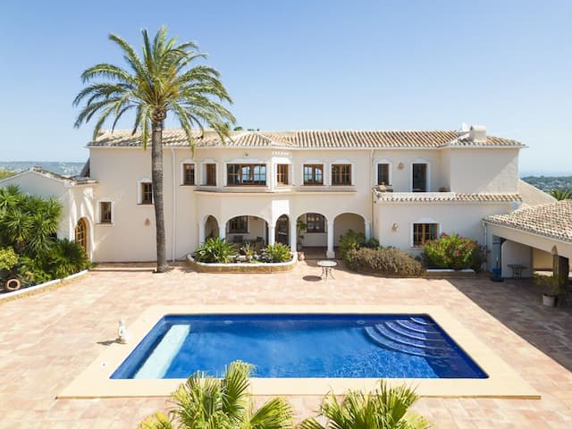 Propriété exceptionnelle avec vue magnifique sur la mer, la vallée et la montagne à Javea (Alicante)