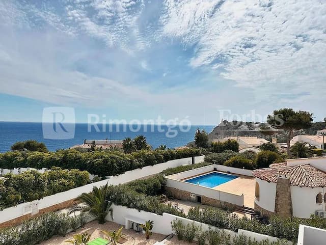 Villa im ibizenkischen Stil in Renovierung in Balcón al Mar, Jávea (Alicante) Spanien.