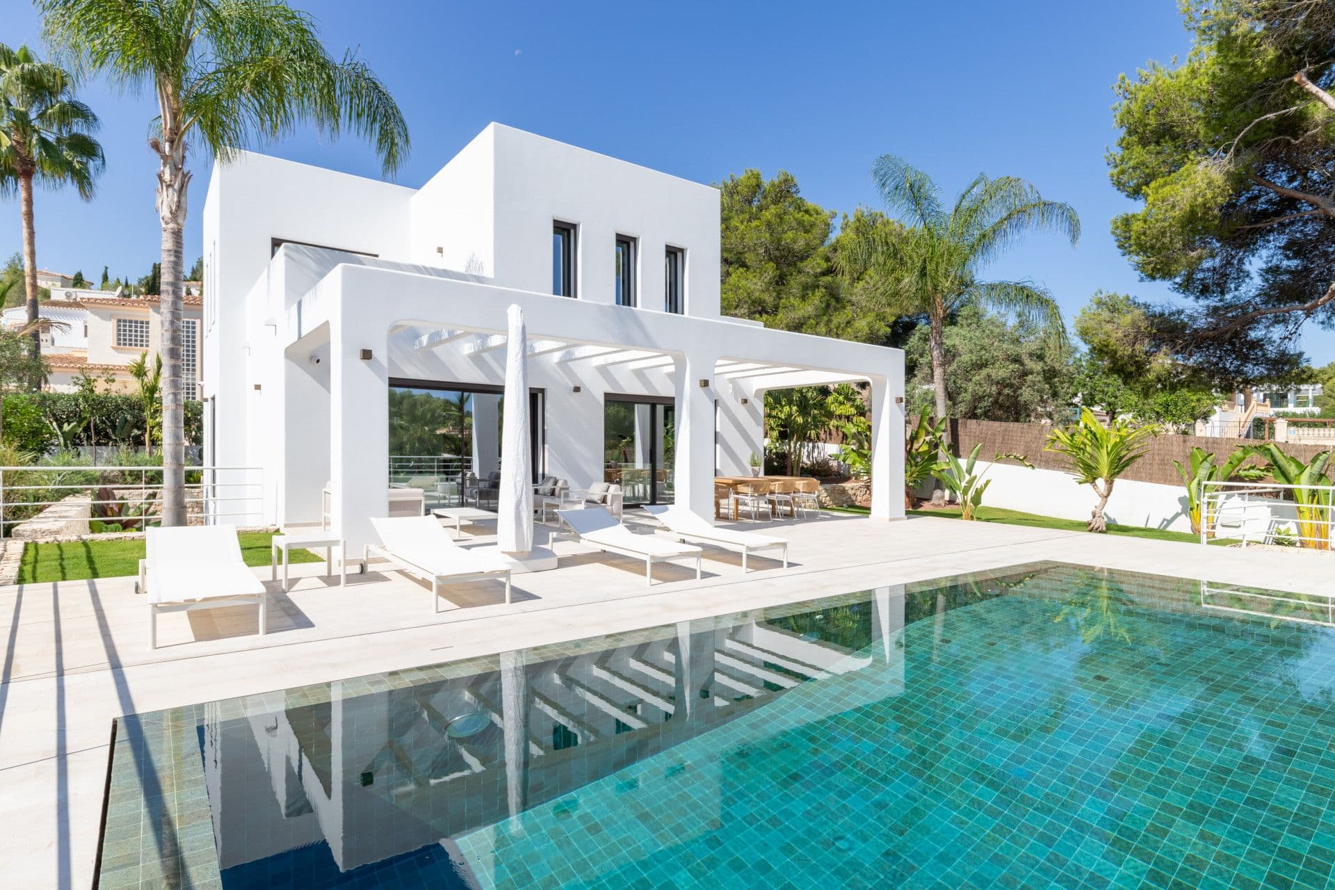 Spectacular modern style villa located in the area of Covatelles, Javea.