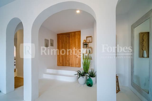 Haus zum Verkauf mit fantastischem Blick auf Montgó, nur 5 Gehminuten von Benitachell (Alicante) Spanien entfernt.