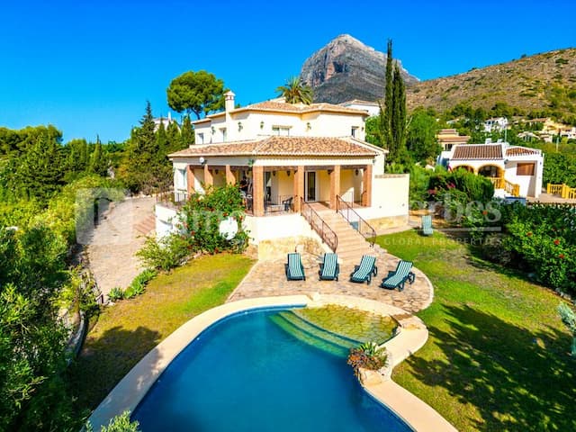 Elegant villa located in the Castellans area in Jávea (Alicante) Spain