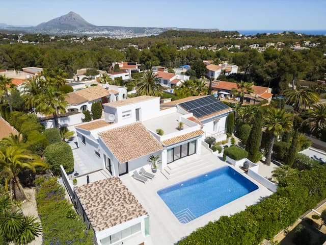 Moderna villa de estilo mediterráneo en Balcón al Mar, Jávea, Alicante