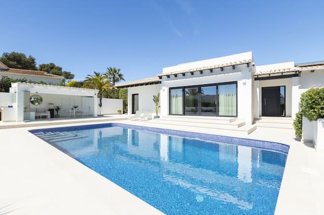 Moderna villa de estilo mediterráneo en Balcón al Mar, Jávea, Alicante