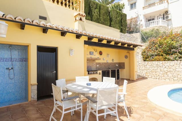 Espaciosa villa con vistas  a la isla del Portichol en la urbanización Balcón al Mar de Jávea.