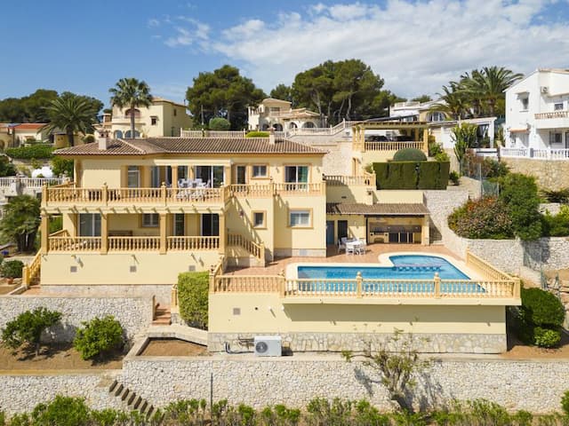 Spacious villa overlooking the island of Portichol in the urbanization Balcon al Mar de Jávea (Alicante) Spain.