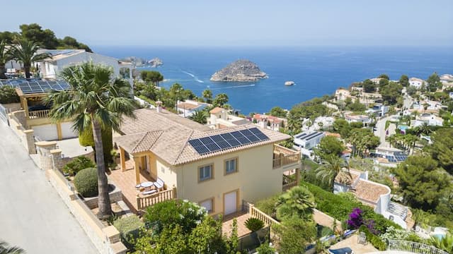 Spacious villa overlooking the island of Portichol in the urbanization Balcon al Mar de Jávea (Alicante) Spain.