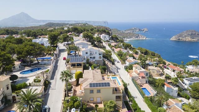 Spacious villa overlooking the island of Portichol in the urbanization Balcon al Mar de Jávea (Alicante) Spain.