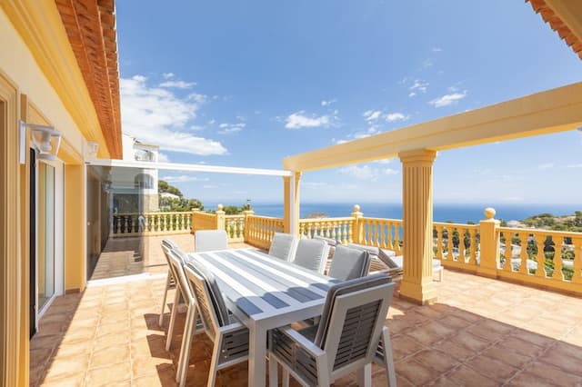 Spacious villa overlooking the island of Portichol in the urbanization Balcon al Mar de Jávea (Alicante) Spain.