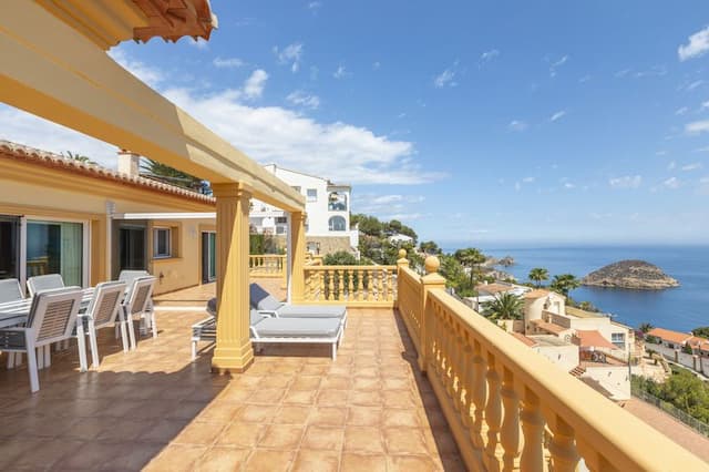 Spacious villa overlooking the island of Portichol in the urbanization Balcon al Mar de Jávea (Alicante) Spain.