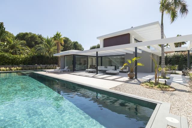 Villa nur 50 m vom schönen Strand Les Rotes in Dénia (Alicante) Spanien entfernt.