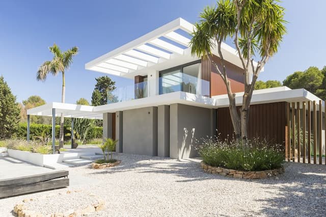 Villa nur 50 m vom schönen Strand Les Rotes in Dénia (Alicante) Spanien entfernt.