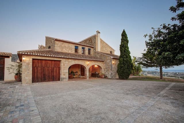 La finca méditerranéenne traditionnelle avec beaucoup d'intimité et de vues fantastiques à Moraira (Alicante)