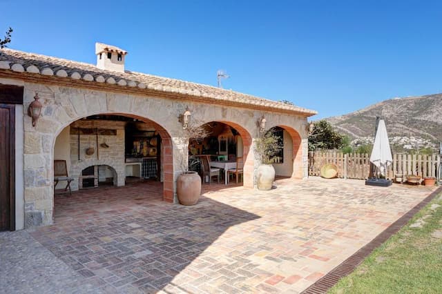 Traditionelle mediterrane Finca mit viel Privatsphäre und fantastischer Aussicht in Moraira (Alicante)