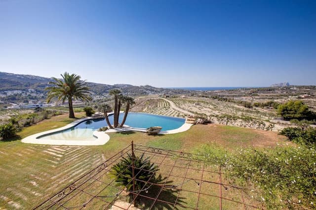 La finca méditerranéenne traditionnelle avec beaucoup d'intimité et de vues fantastiques à Moraira (Alicante)